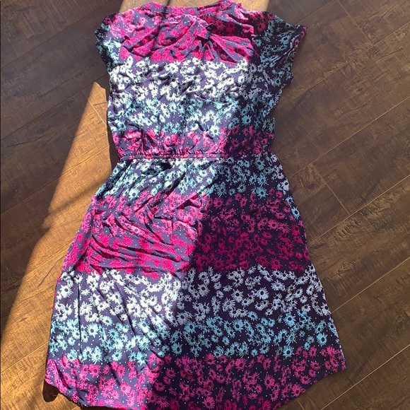 A floral dress - Picture 2 of 3